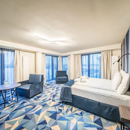 Wellton Riverside 4* ריגה