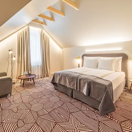 Wellton Riverside Hotel