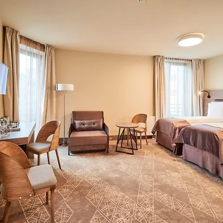 Wellton Riverside Hotel 4*